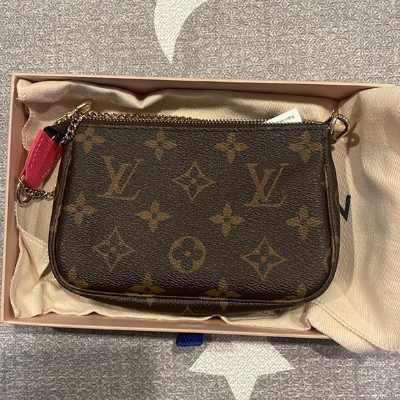 New Louis Vuitton mini pochette 2023 Xmas Edition - Picture 2 of 9